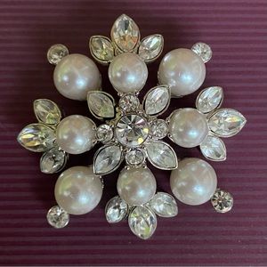 Vintage rhinestone pin / brooch… starburst